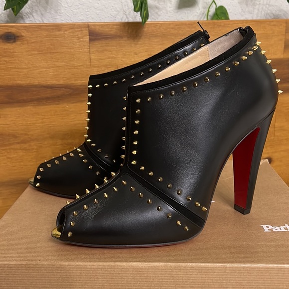 RARE - gold studded Christian Louboutin - WORN ONCE - too tight on feet. Size 40 - Picture 3 of 6